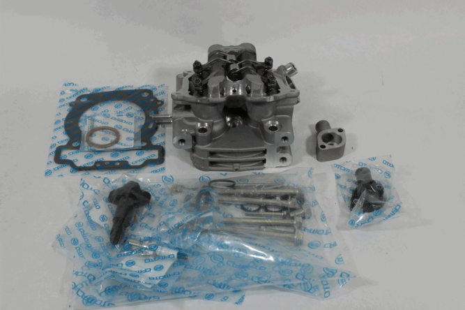 Головка цилиндра 1 устанавливается только с рокерами 0800-022600-20000