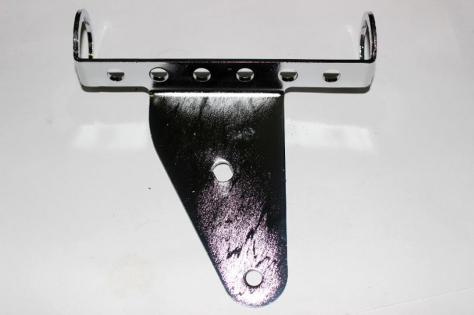 Правый кронштейн головной фары