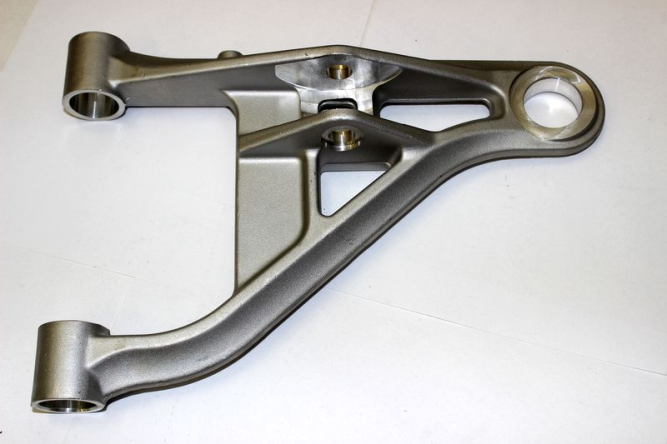 Рычаг передний, правый верхний (алюминий)