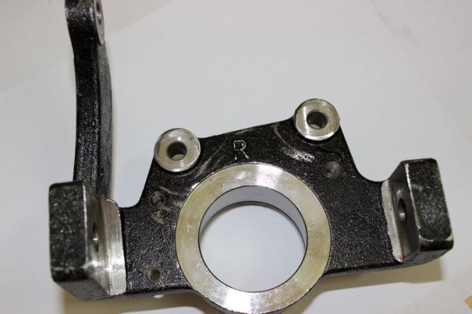 Кулак поворотный правый