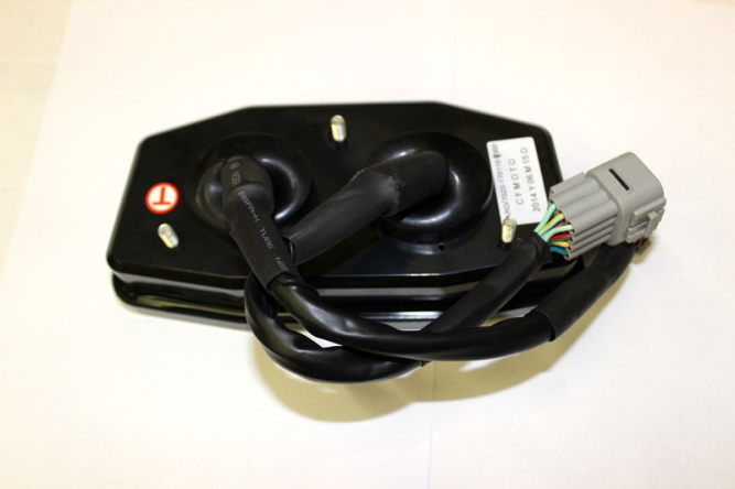 Панель приборов  (датчик скорости на переднем правом поворотном кулаке)