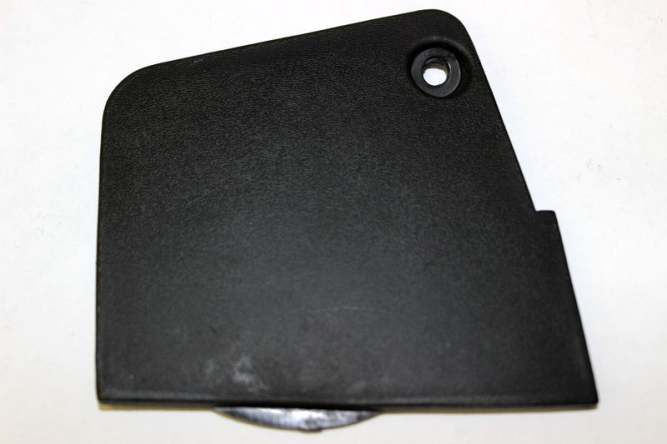 Крышка доступа к радиатору