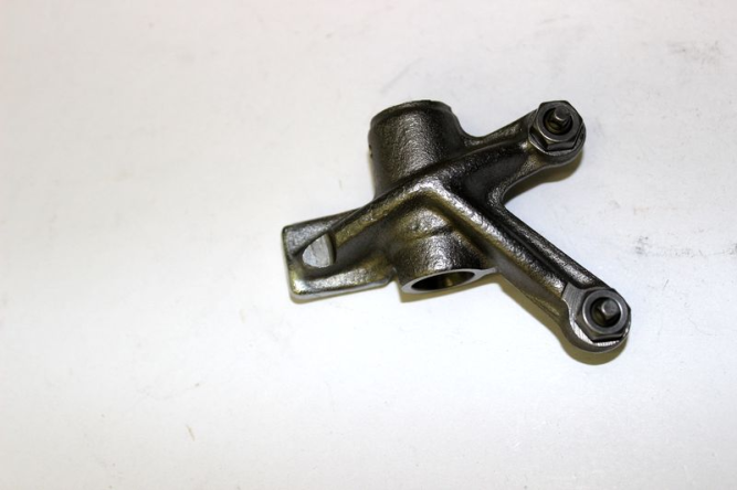 Коромысло распределительное,впускное