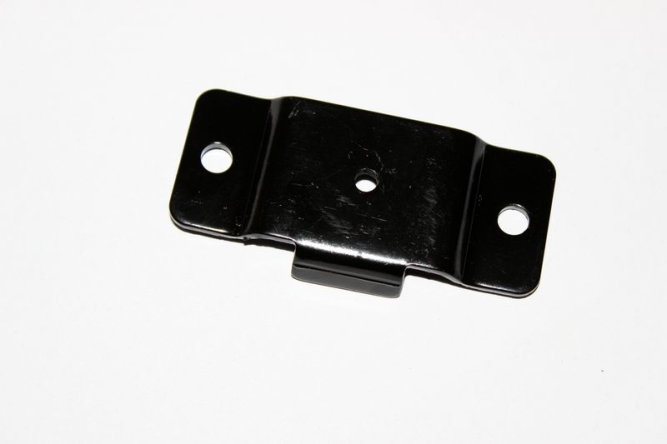 Прижимная пластина втулок переднего стабилизатора