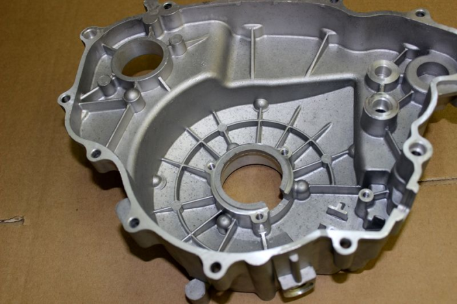 Крышка левой половины картера