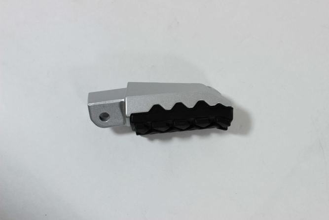 Подножка водительская правая в сборе (белый / SILVER WHITE)