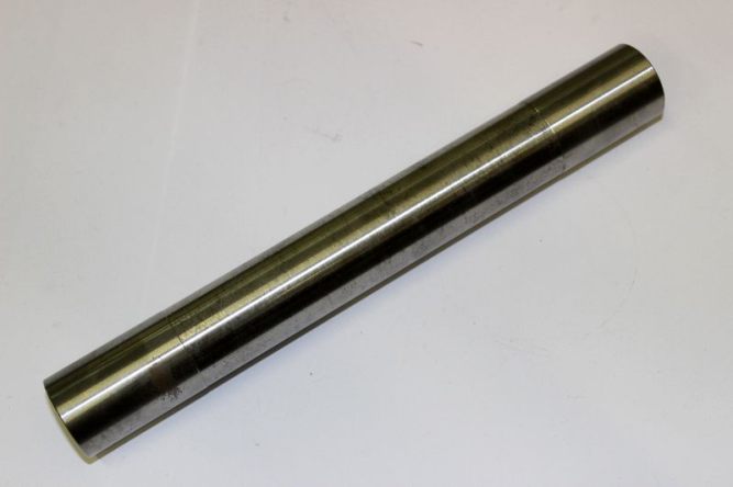 Ось заднего маятникового рычага