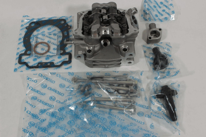 Головка цилиндра 1 устанавливается только с рокерами 0800-022600-20000